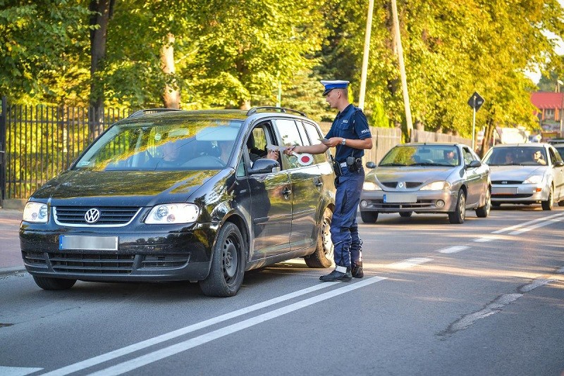 „Bratobójcza kontrola”. Policjanci z tarnowskiej drogówki zatrzymali nieoznakowany radiowóz