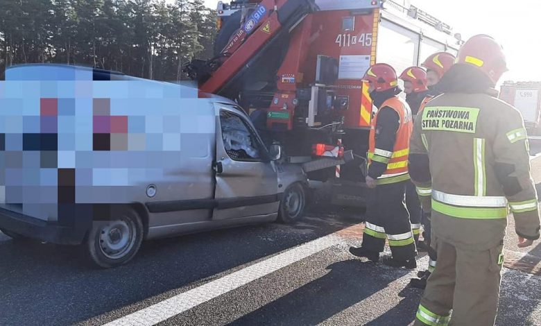 Wypadek na autostradzie A4 / Samochód osobowy uderzył w