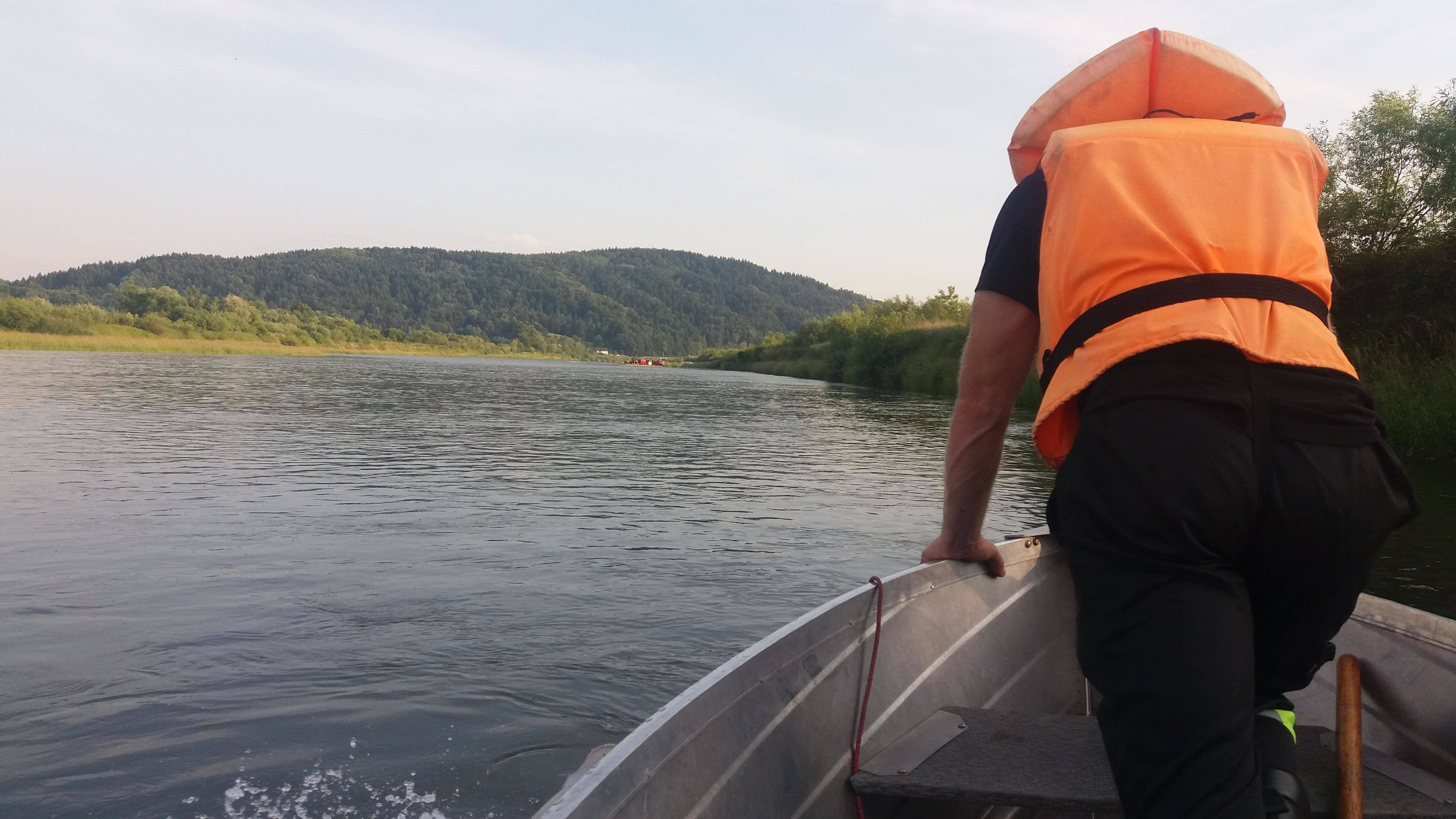 Ciągnik z kierowcą zsunął się do Dunajca. Trwa akcja poszukiwawcza w Łukanowicach