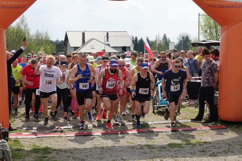 IX Dębiński Bieg po Flagę – sport, rodzina i biało-czerwona tradycja!