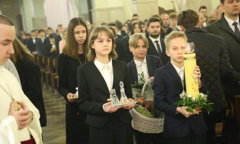 Parafia św Jakuba Piotrków Kujawski Bierzmowanie w parafii pw. św. Jakuba w Brzesku / dużo zdjęć