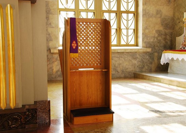 Noc Konfesjonałów 2025 w brzeskich kościołach – czyli spowiedź dla zabieganych