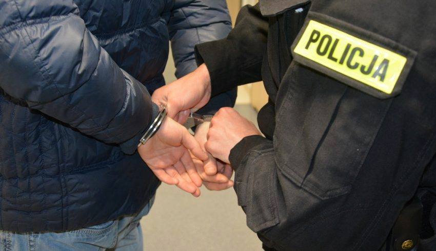 Zaatakował nożem policjanta. Jest śledztwo bocheńskiej Prokuratury