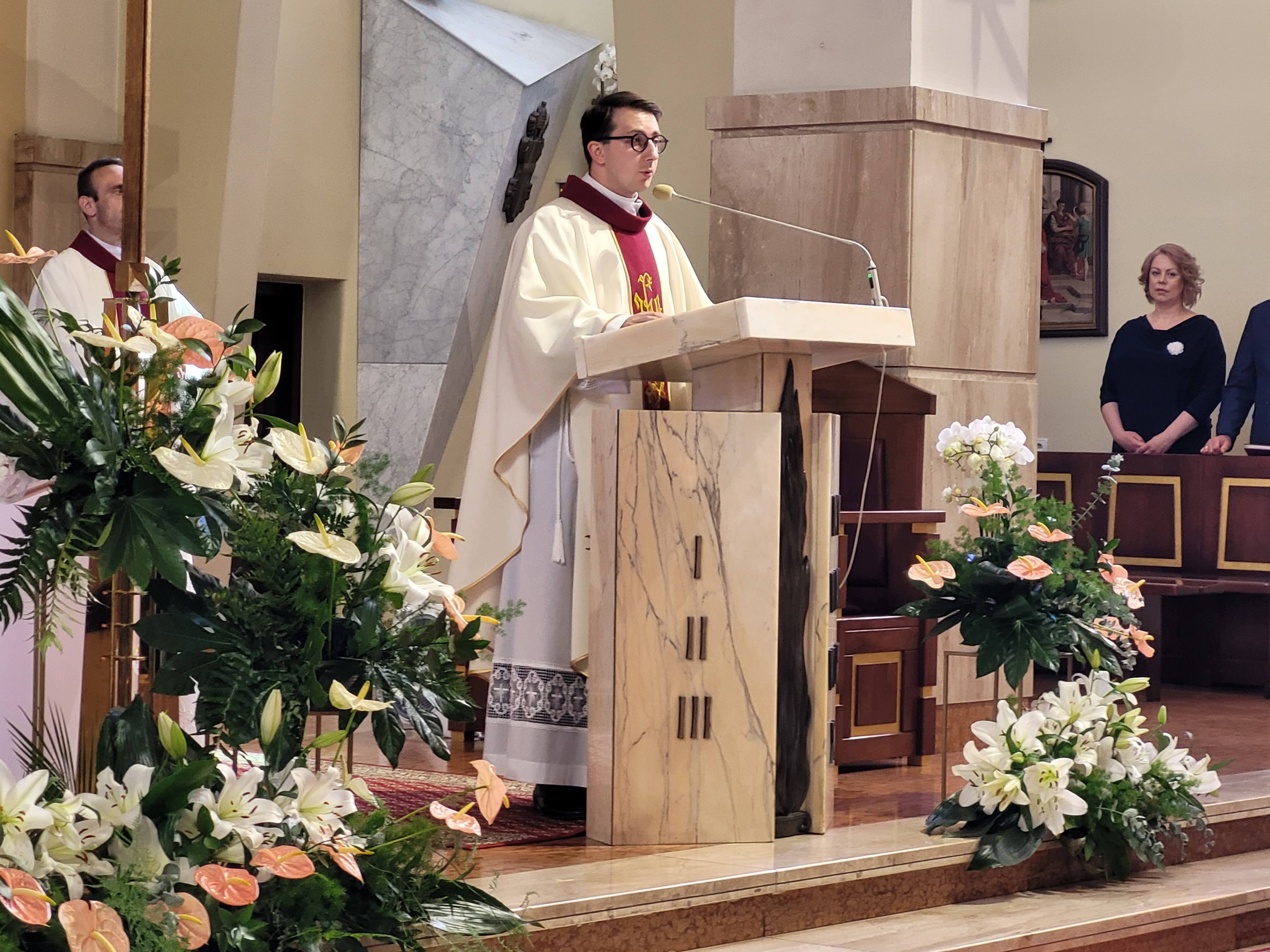 Uroczystość nadania sztandaru brzeskiej „Jedynce”