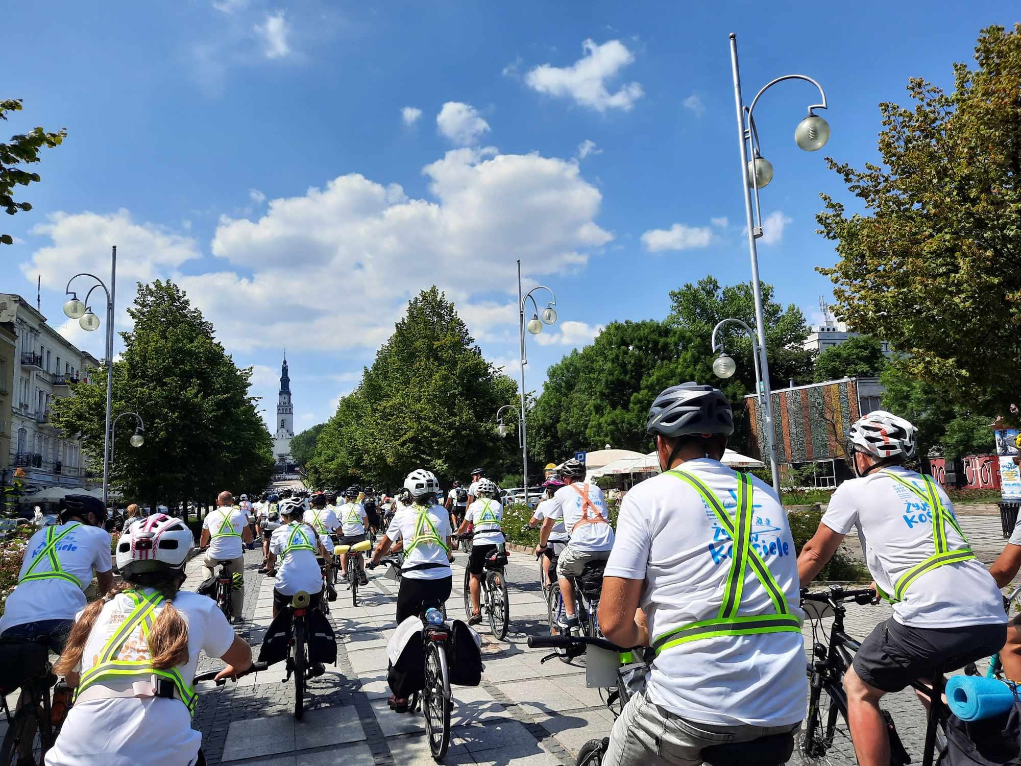 Dotarli na Jasną Górę. Rowerowa Pielgrzymka Tarnowska dotarła do celu / video