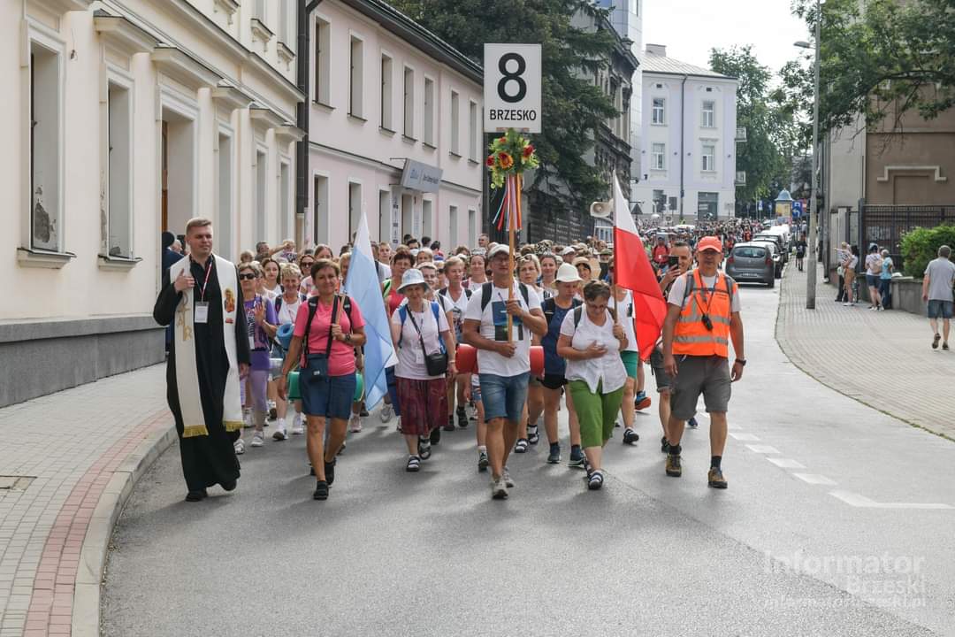 Pielgrzymi wyruszyli na szlak. Tysiące pątników na szlaku z Tarnowa do Częstochowy