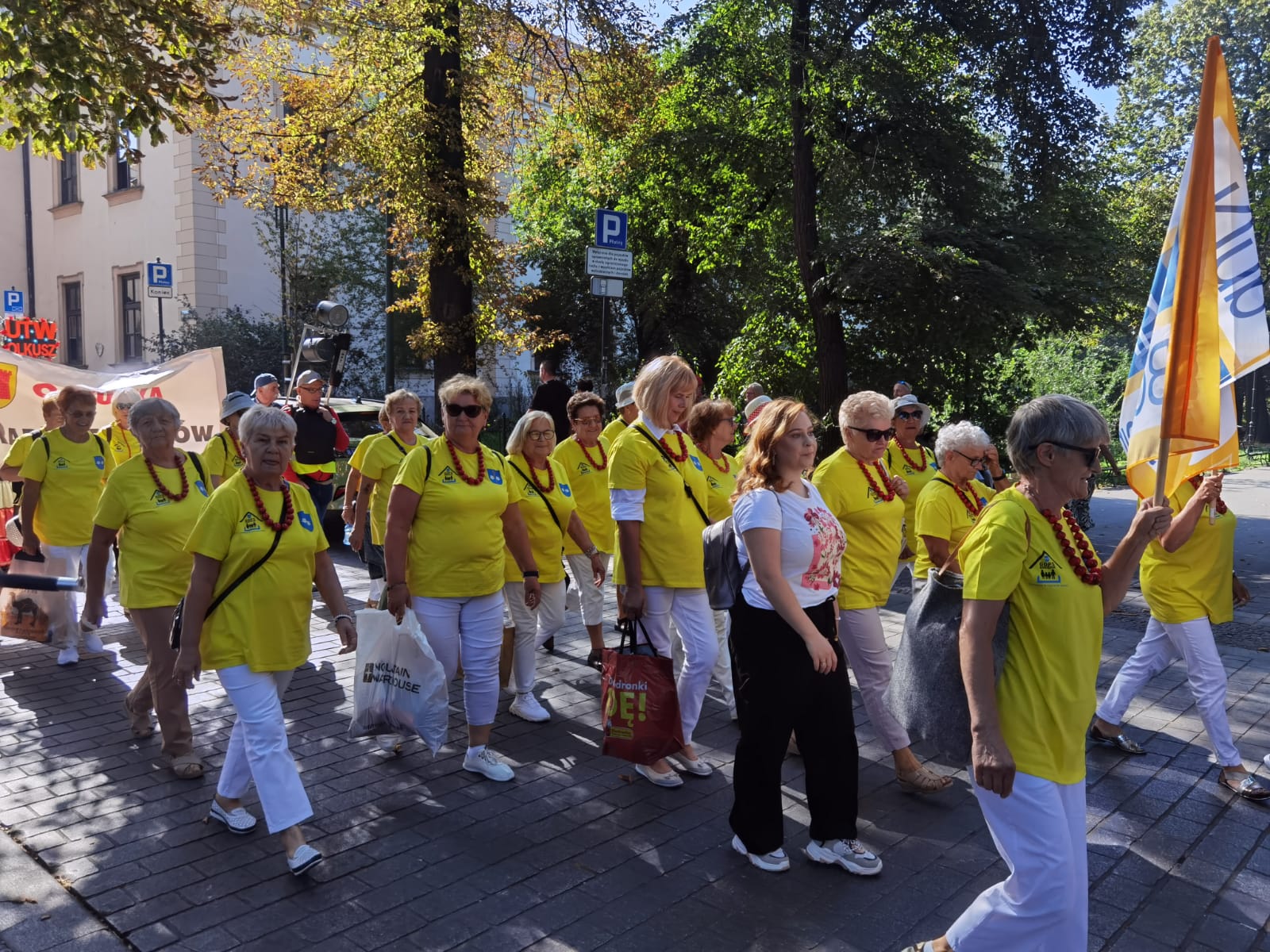 Seniorzy z Gmin Brzesko i Borzęcin na XI Międzynarodowych Senioraliów w Krakowie / video i zdjęcia
