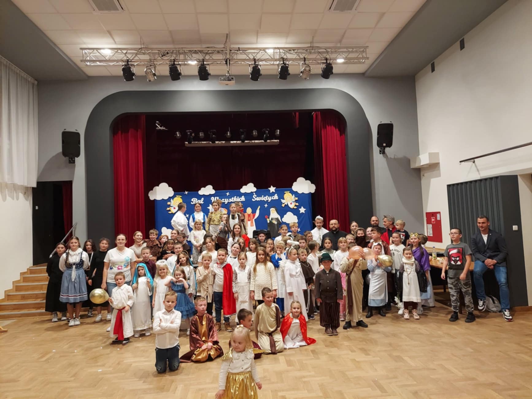 Borzęcin. Bal Wszystkich Świętych 2024 / zdjęcia / video