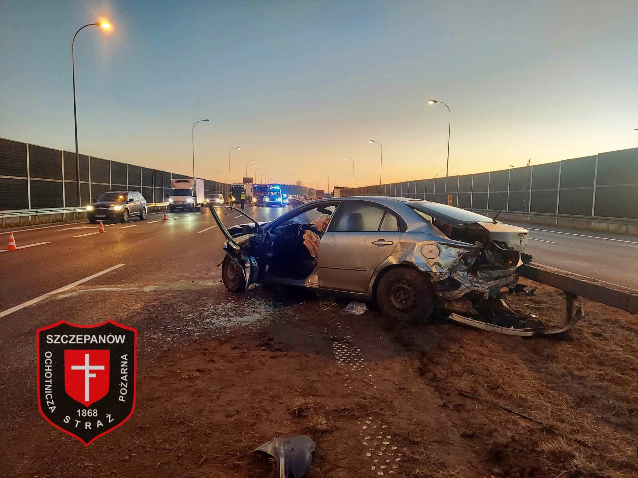 Poranny wypadek na autostradzie A4. 2 rozbite samochody na wysokości MOP Mokrzyska / 6 grudnia 2024 r.