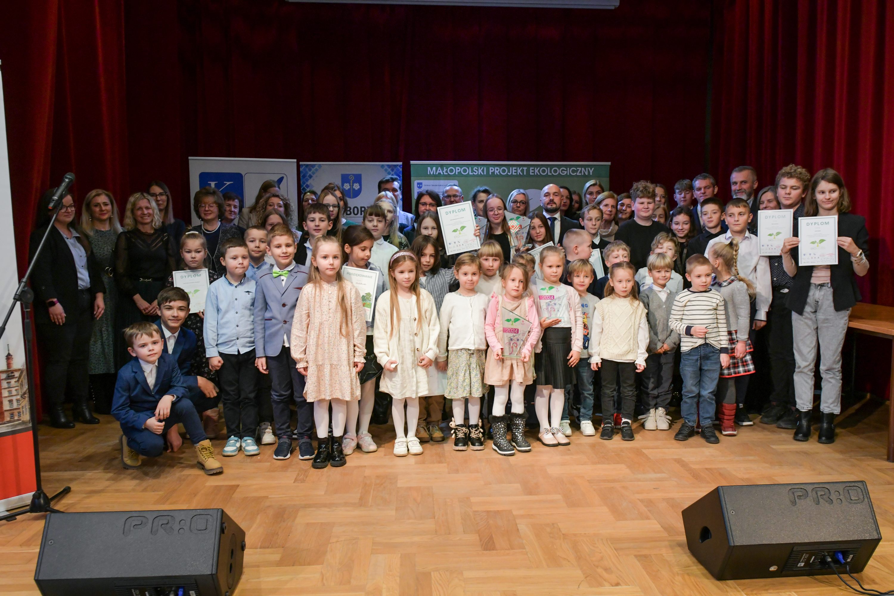W rękach najmłodszych jest nasza przyszłość / zdjęcia