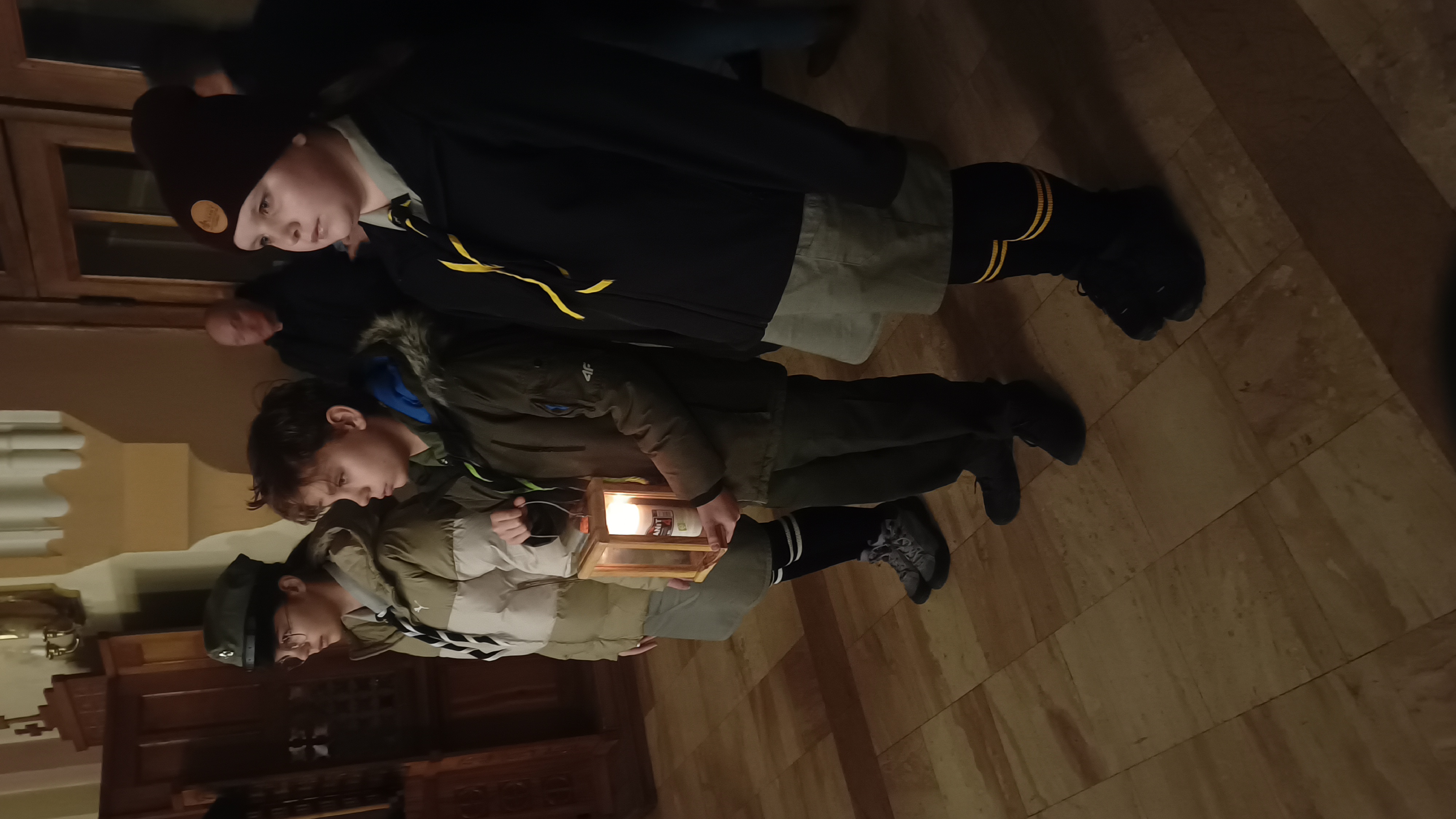 Harcerze przynieśli Betlejemskie Światełko Pokoju do szczepanowskiej bazyliki / zdjęcia i video