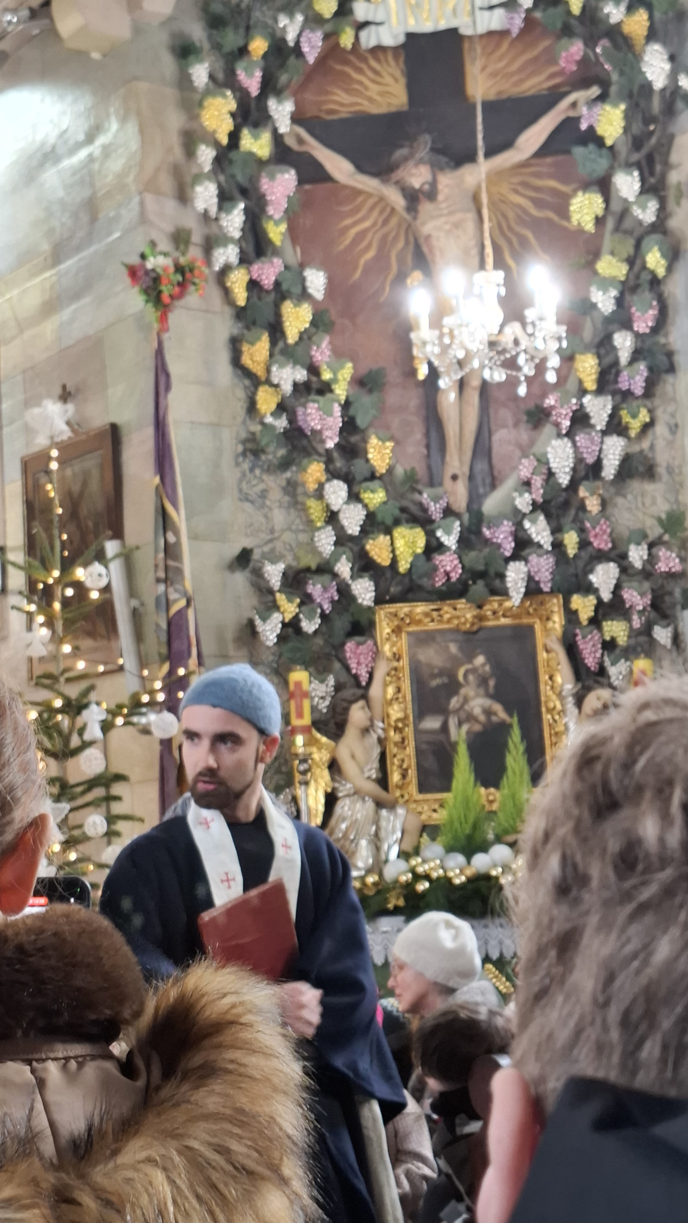 Koronacja Bolesława Chrobrego – scenka z kościoła w Gosprzydowej z udziałem Watahy rycerskiej / video / zdjęcia