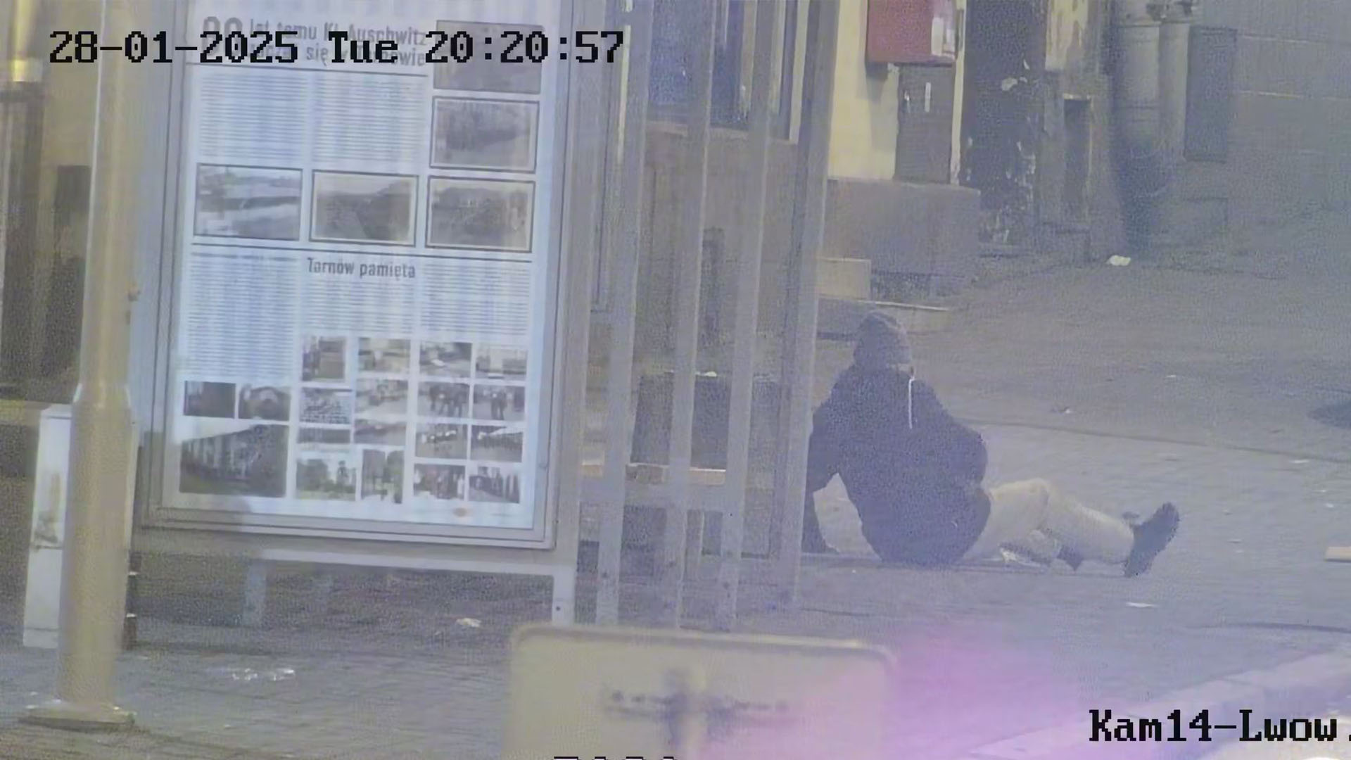 Lwowska leży osoba. „Wstawaj i walcz”