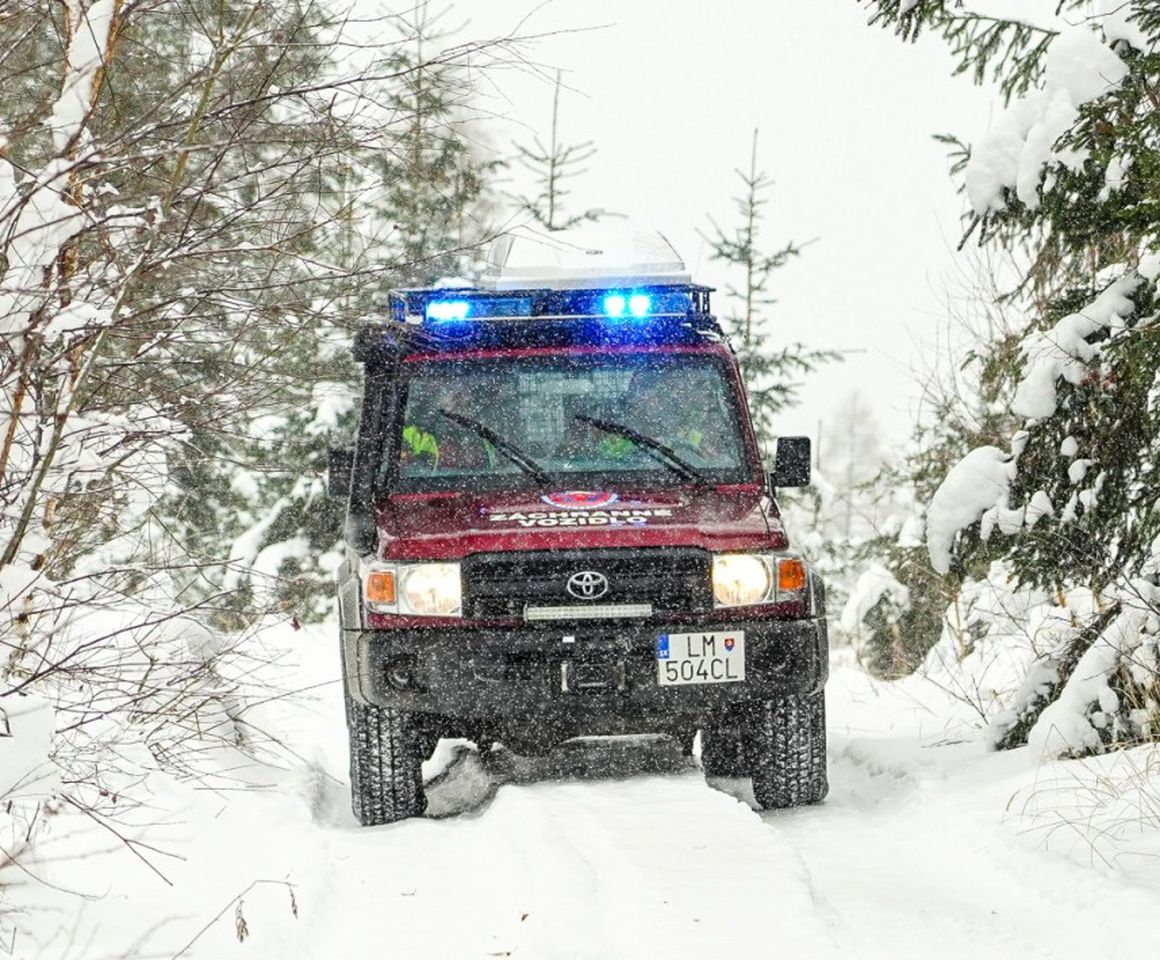 Ratownicy ze Słowacji przetransportowali zwłoki 44 letniego turysty z Powiatu Bocheńskiego