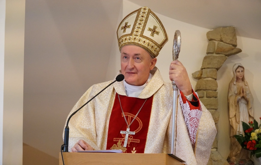 Biskup Andrzej Jeż poświęcił kaplicę w Rodzinnym Domu Opieki ,,Staś’’ w Gnojniku