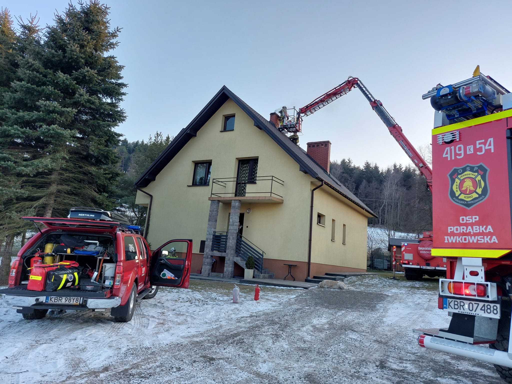 Liczne pożary sadzy w Powiecie Brzeskim. Strażacy apelują o czyszczenie kominów.
