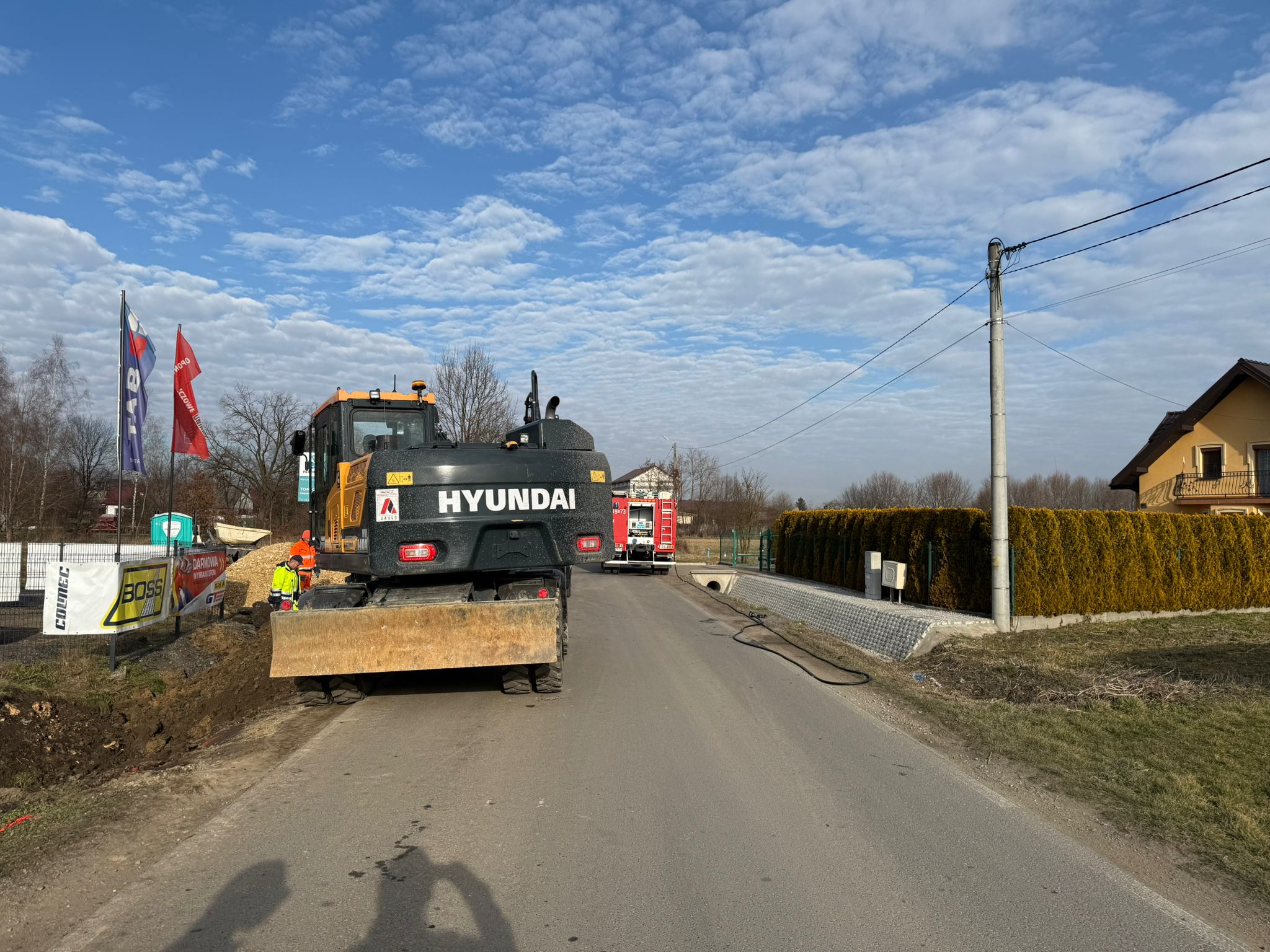 Koparka uszkodziła gazociąg w Borzęcinie/ zdjęcia