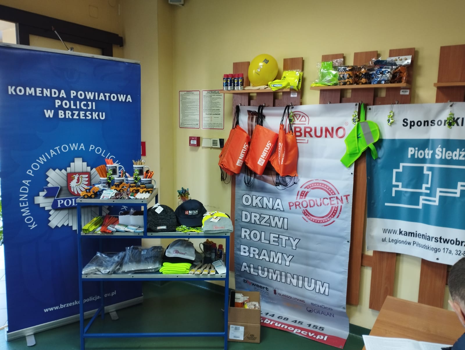 Udana akcja krwiodawstwa w brzeskiej komendzie Policji / zdjęcia