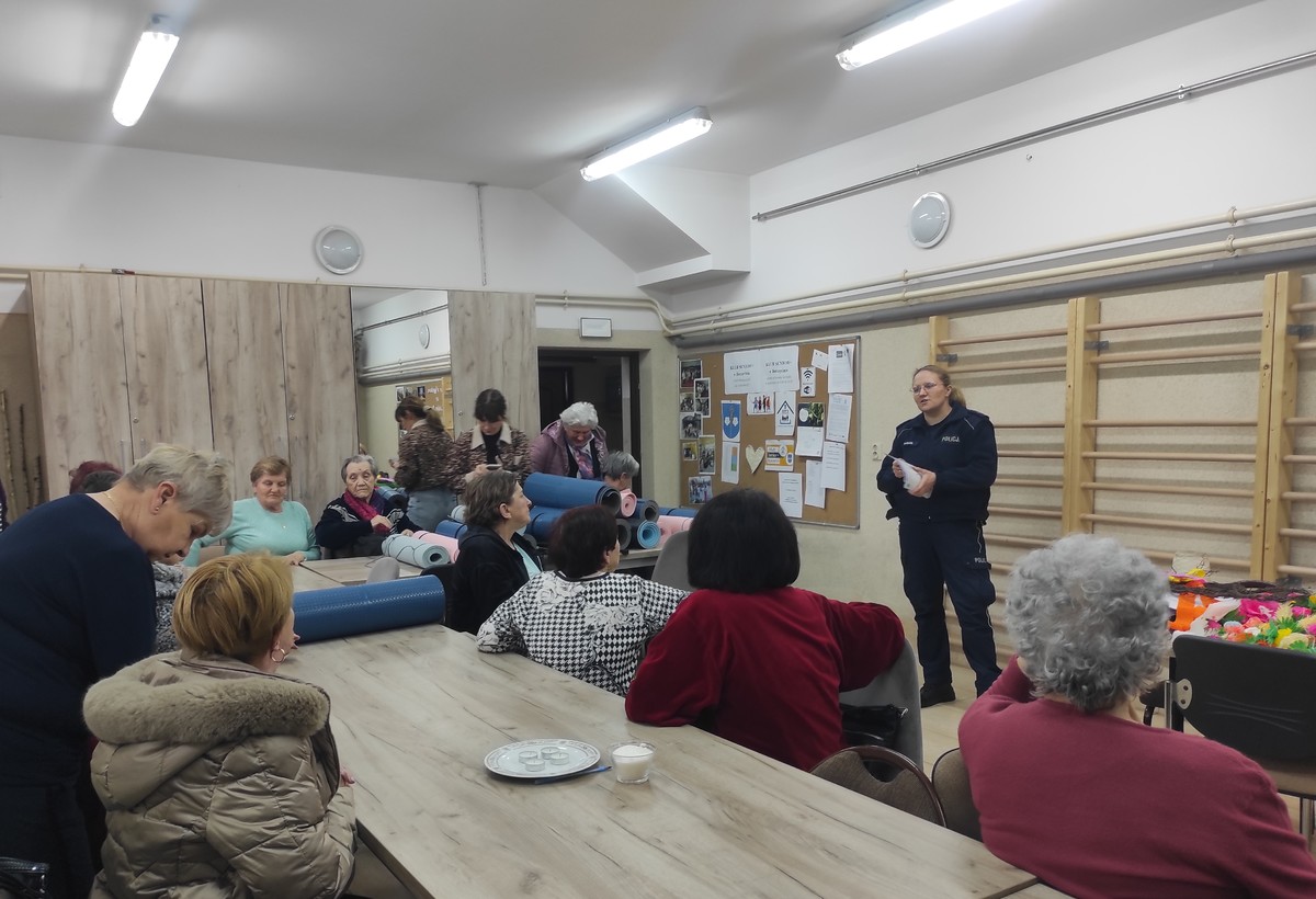 Spotkanie dzielnicowych z seniorami z Borzęcina