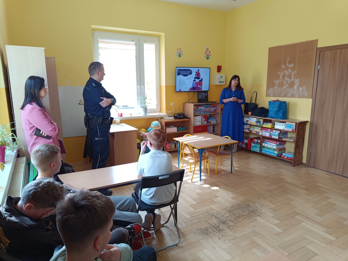 Gmina Dębno. Kampania dotycząca przemocy rówieśniczej