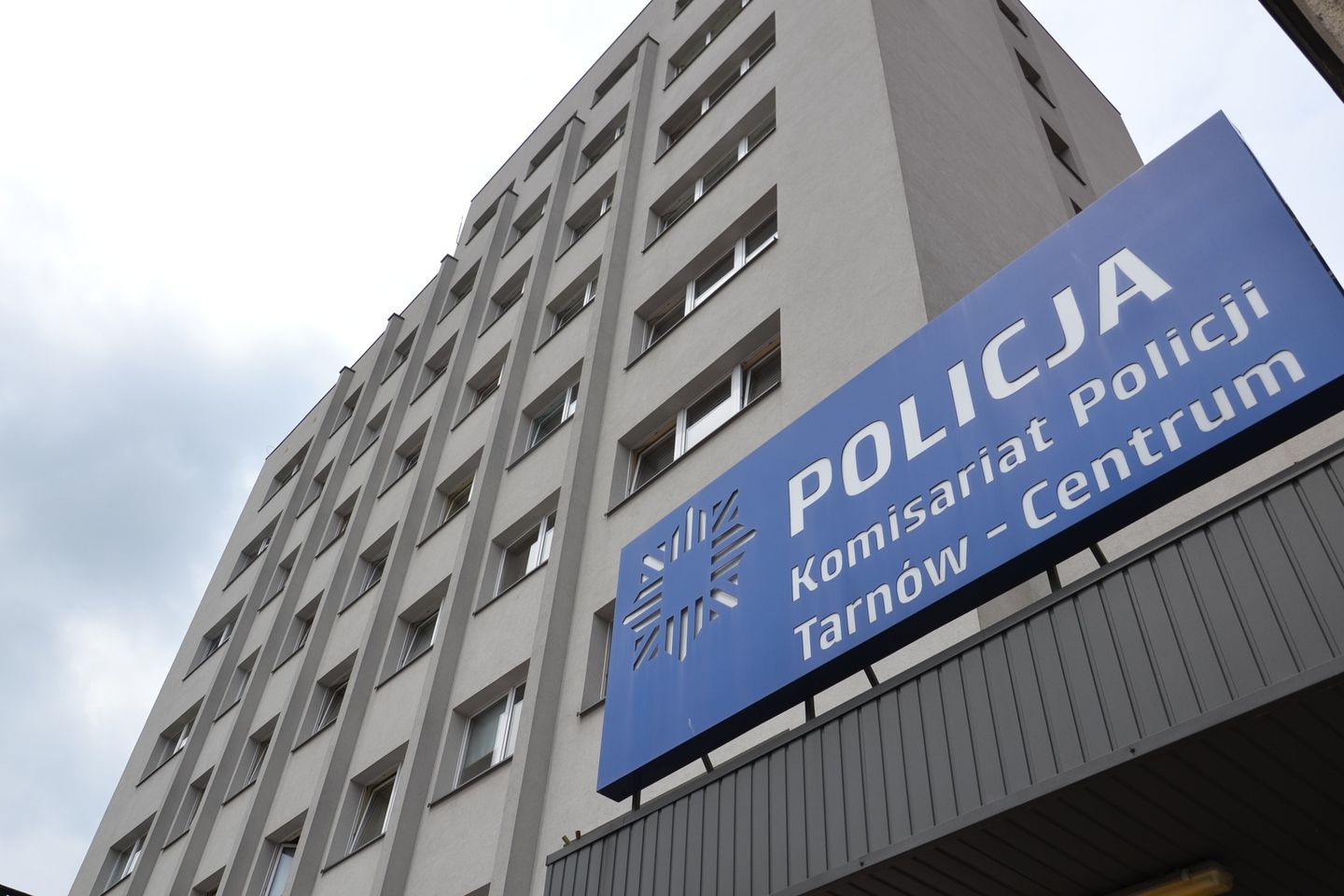 Alarm w jednostce Policji i straży pożarnej