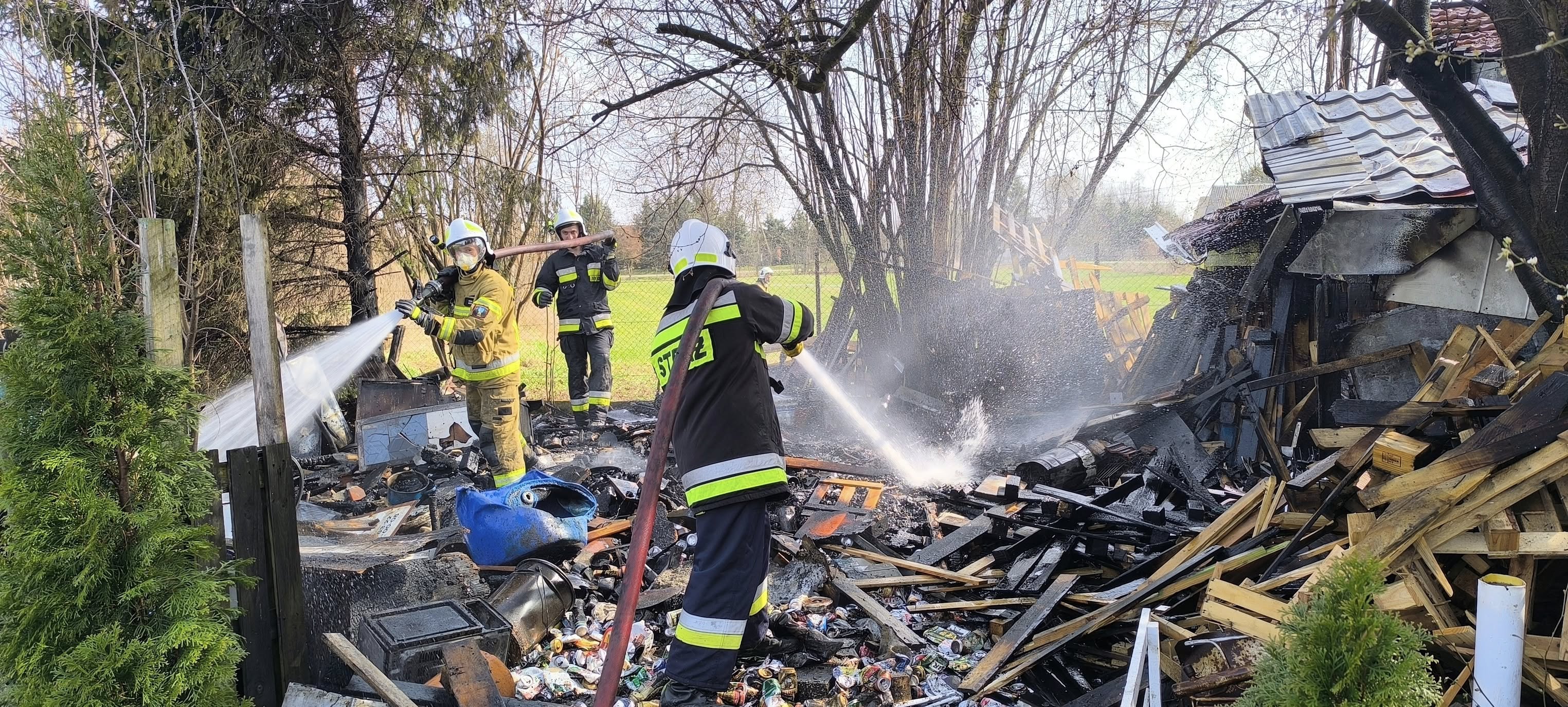 Pożar szopy w Borzęcinie Górnym / zdjęcia