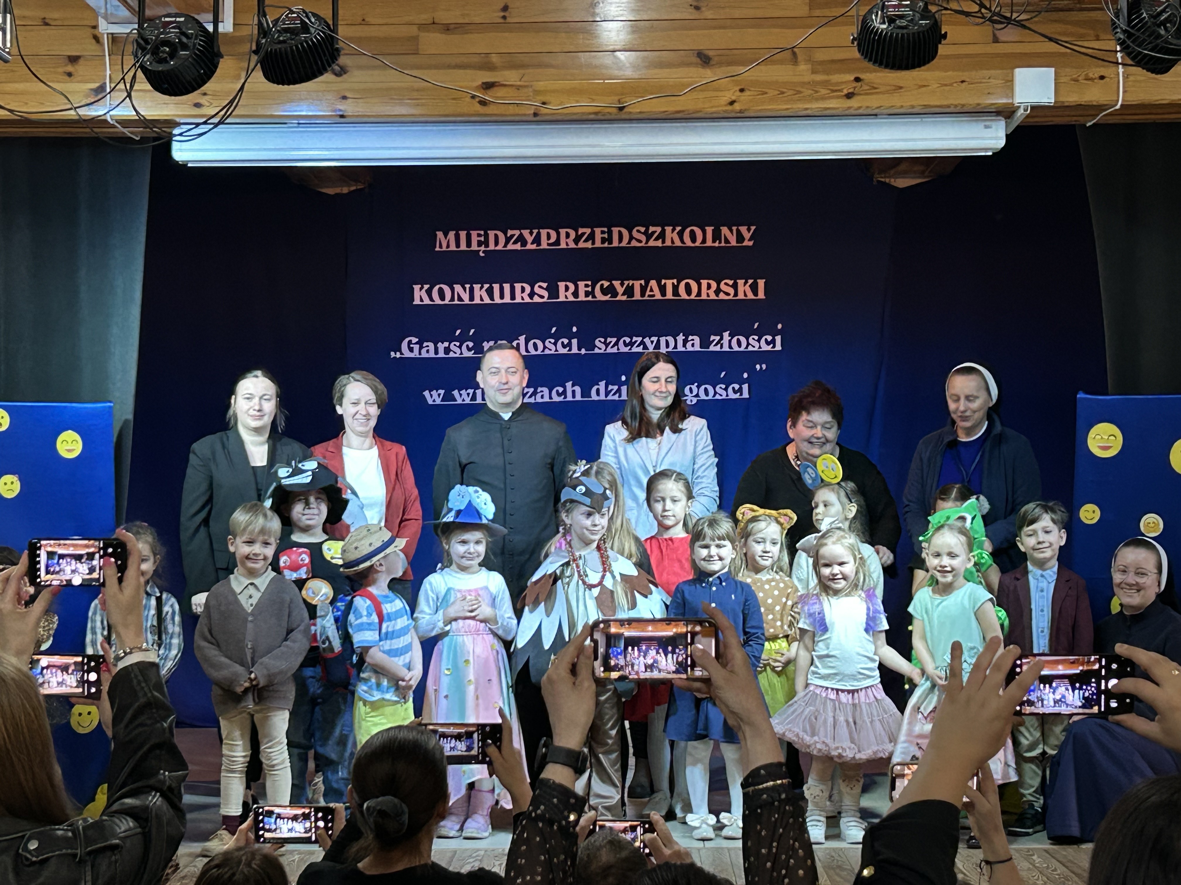 Brzesko. Międzyprzedszkolny Konkurs Recytatorski „Garść radości, szczypta złości w wierszach dzisiaj gości”.