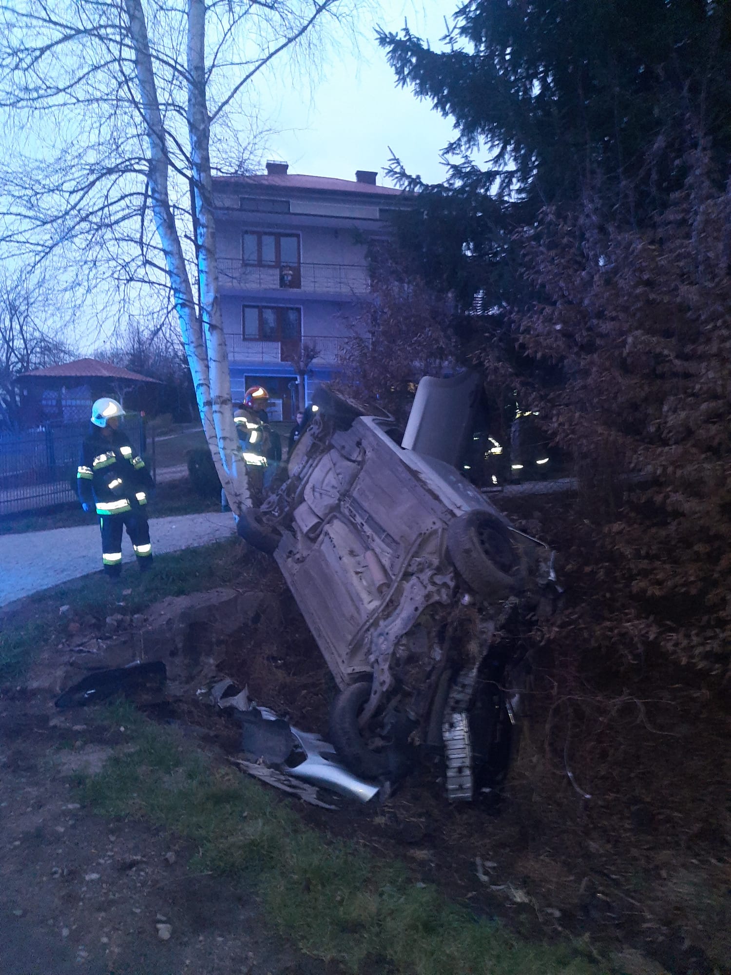 Dachowanie samochodu w Zawadzie Uszewskiej. 4 osoby ranne!