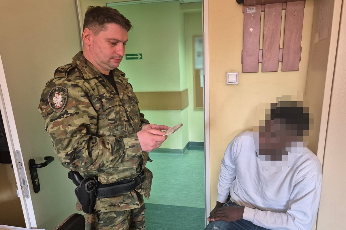 Obywatel Tadżykistanu i Kolumbijczyk z decyzjami powrotowymi