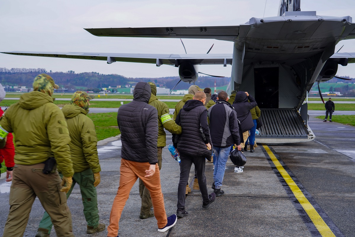 16 cudzoziemców zostało deportowanych pod przymusem