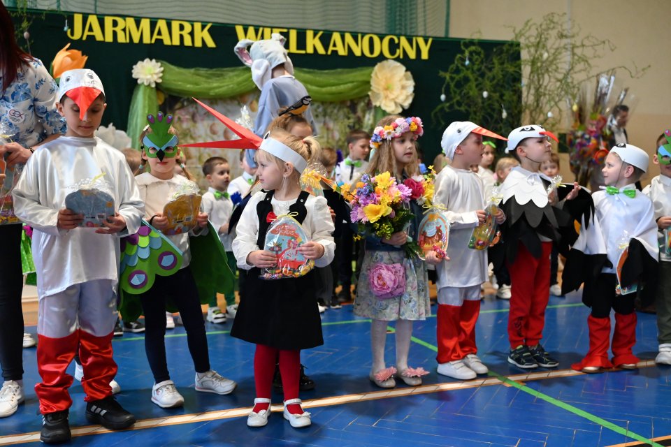 Dobra zabawa podczas Jarmarku Wielkanocnego w Rzezawie