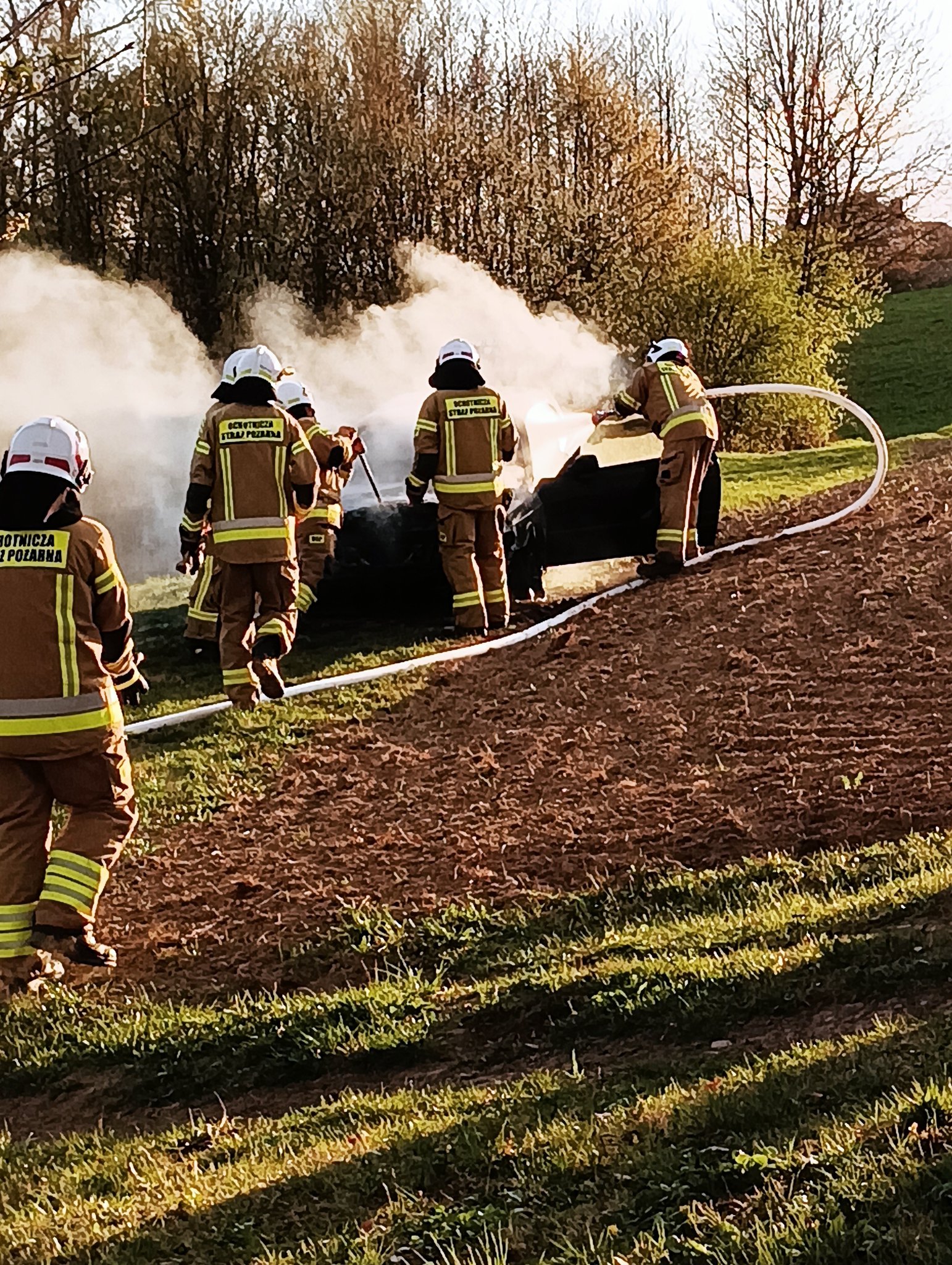 Pożar samochodu w Złotej / zdjęcia