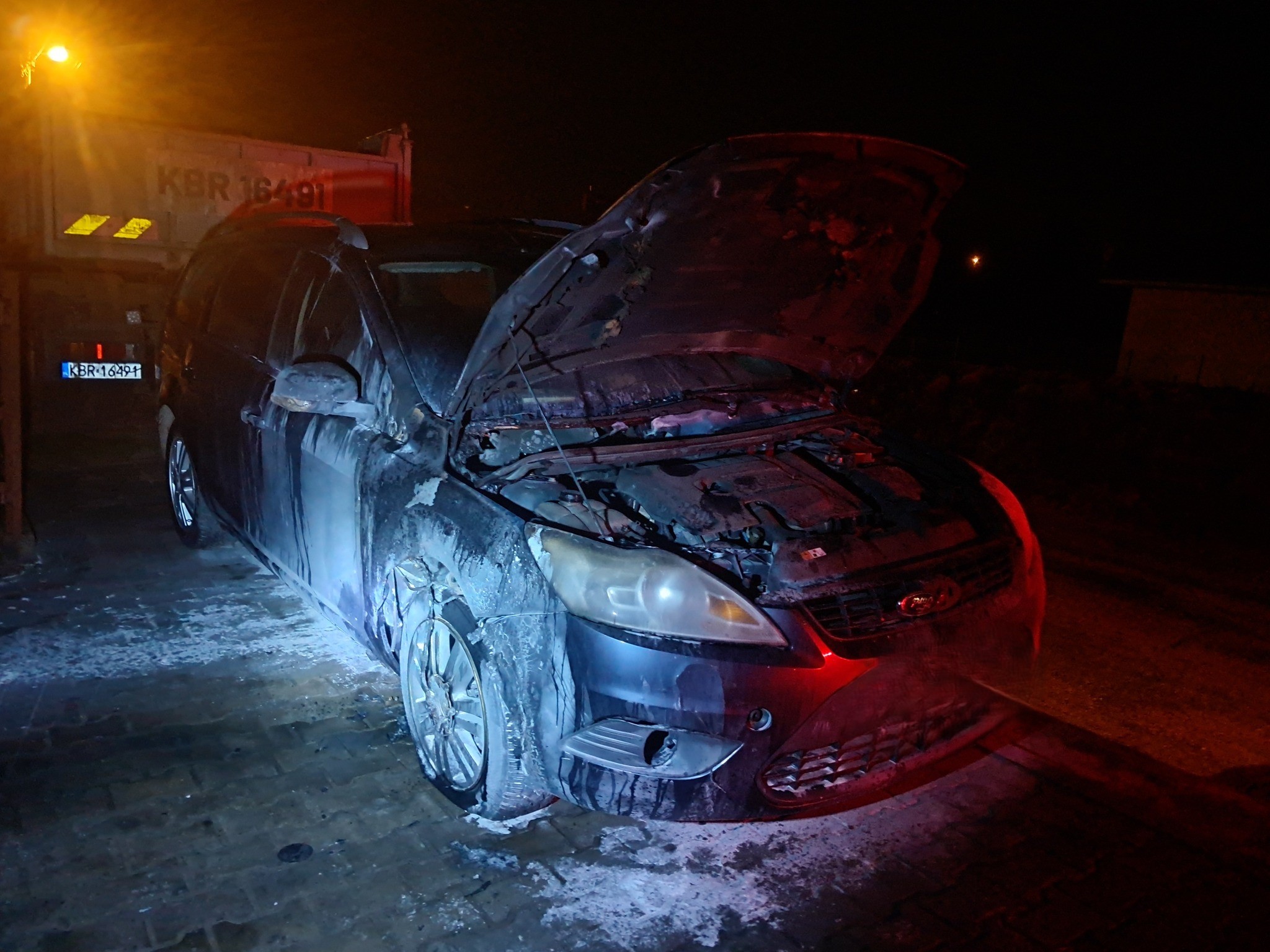 Pożar samochodu w Jadownikach. 15 kwietnia 2025 r.