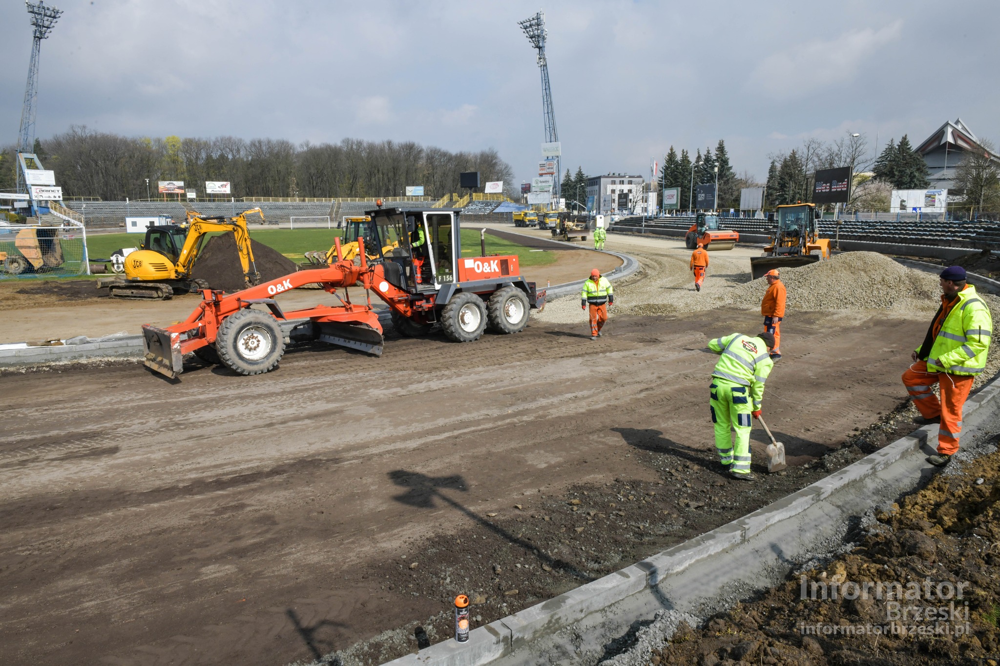 Postępują prace przy remoncie stadionu żużlowego w Tarnowie / zdjęcia / video / 12.04.2025 r.