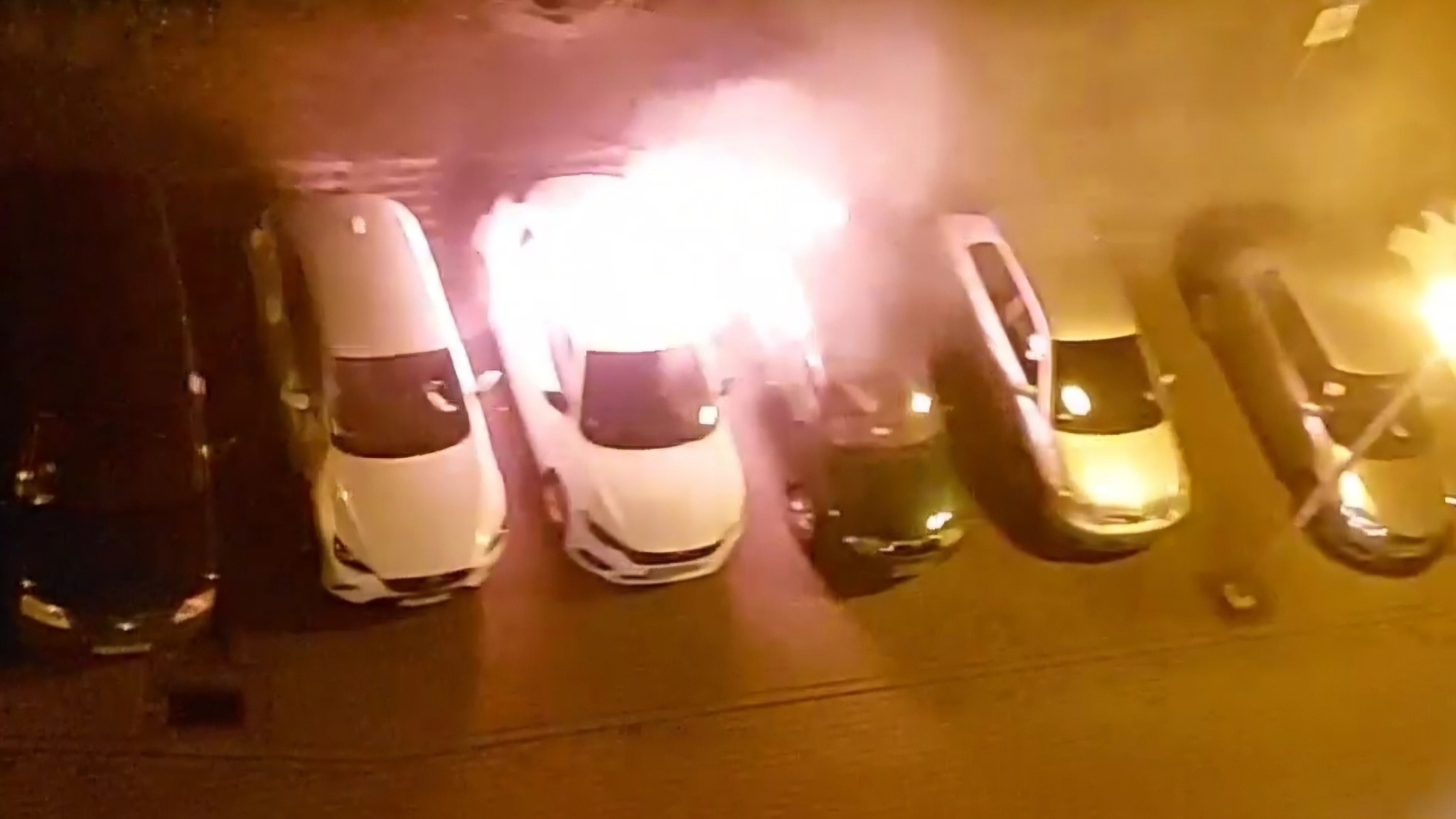 Zwłoki w spalonym samochodzie na jednym z osiedli w Tarnowie / 18 kwietnia 2025 r.