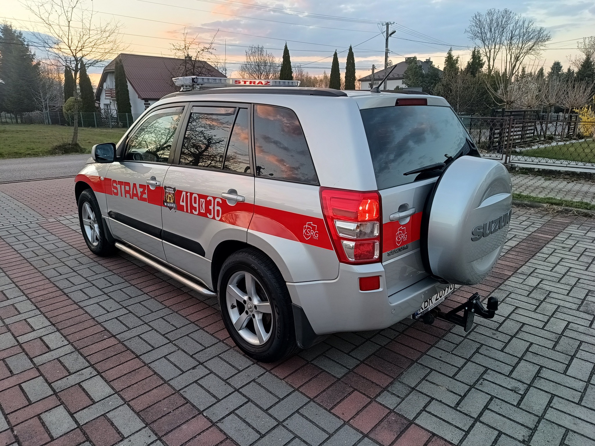 Druhowie z OSP Dębno z nową terenówką / zdjęcia