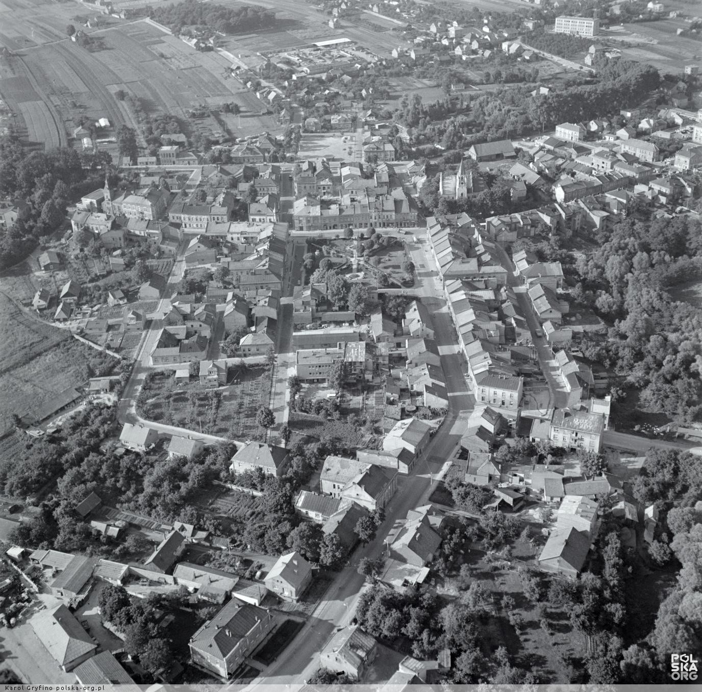 Unikatowe zdjęcia Brzeska z lotu ptaka. Widok miasta z lat 60-tych / zdjęcia