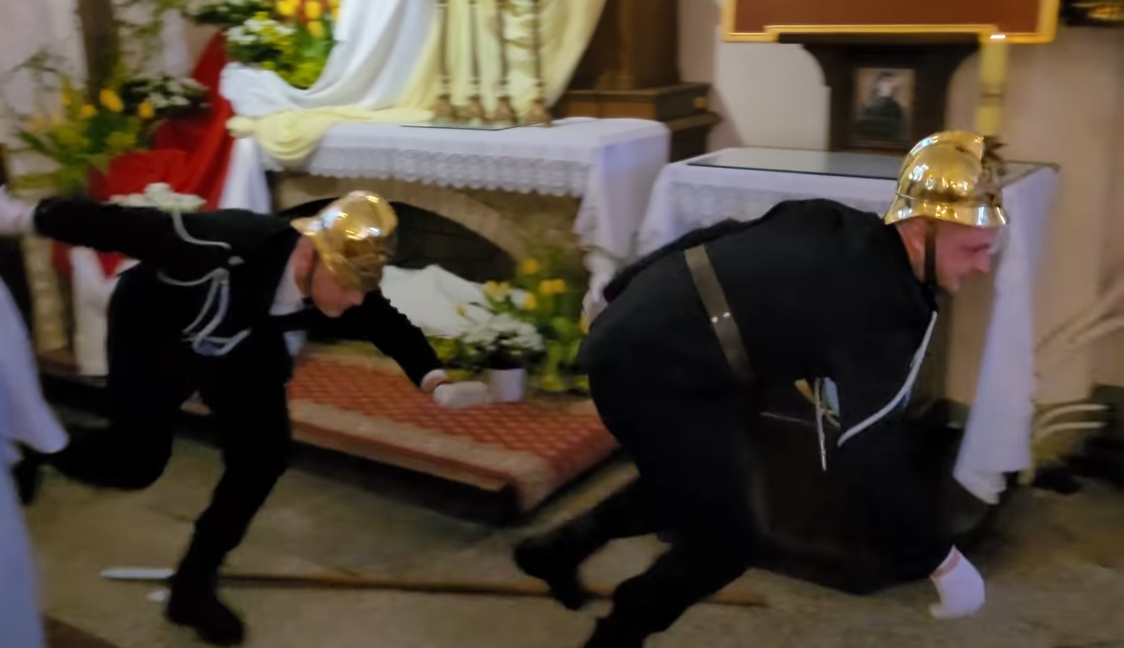 Porzucili broń i uciekli sprzed grobu. Wielkanocna strażacka tradycja z Maszkienic w Powiecie Brzeskim