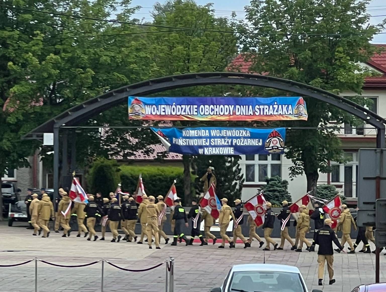 Brzesko. Próba przed uroczystościami z okazji Wojewódzkiego Dnia Strażaka / zdjęcia