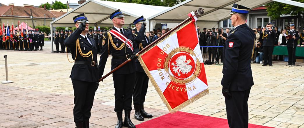 Wideorelacja z przekazanie sztandaru dla KP PSP w Brzesku