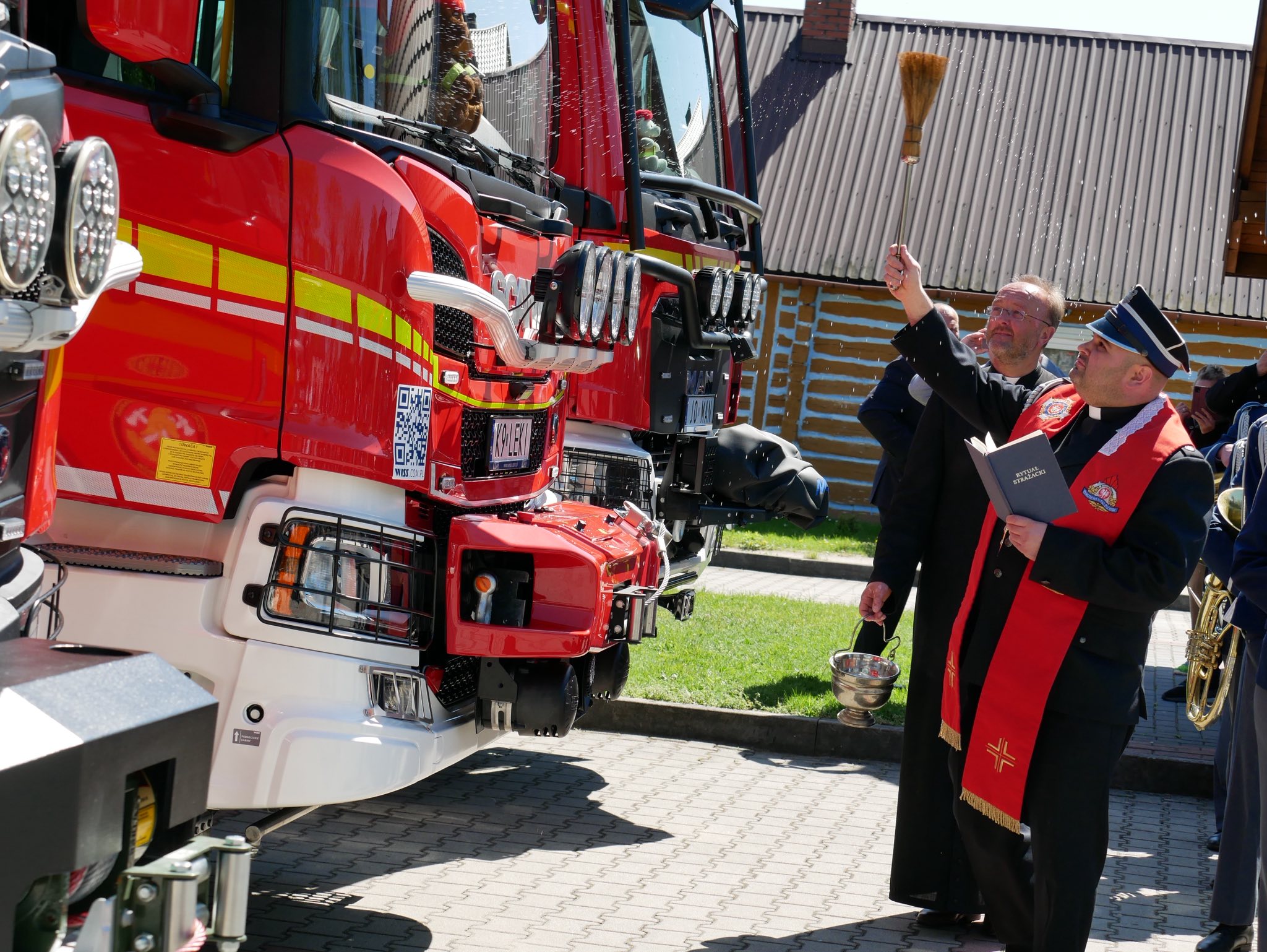 Poświęcono aż 4 samochody strażackie. Wyjątkowy dzień strażaka w Bielczy / zdjęcia