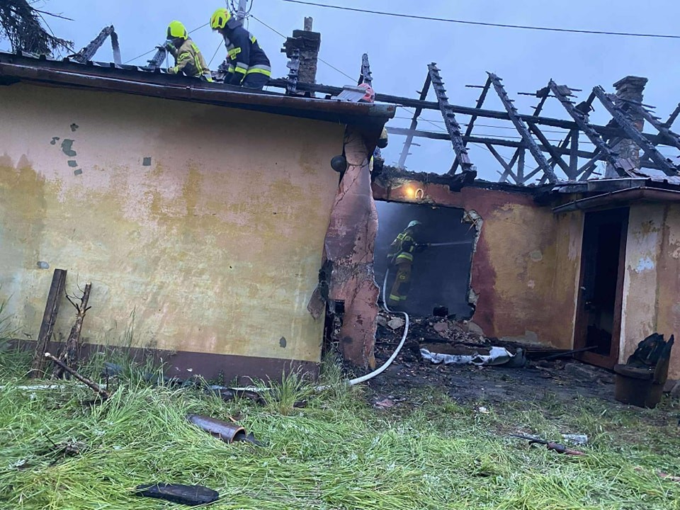 Kolejny pożar pustostanu w Tarnowie w dzielnicy Krzyż / zdjęcia