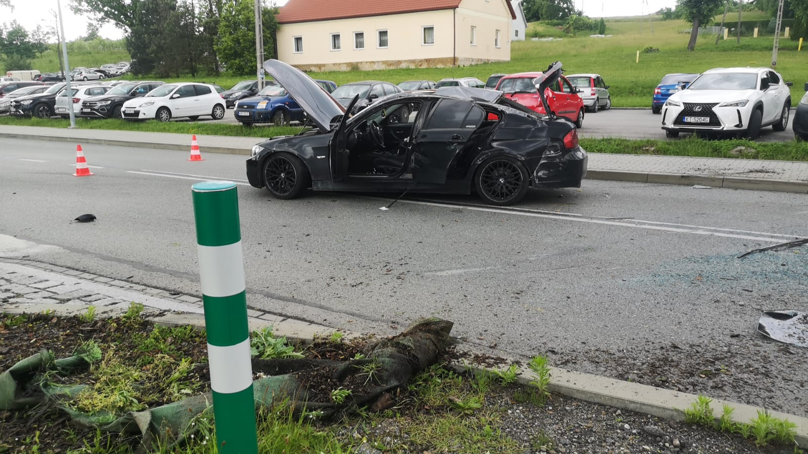 Dachowanie BMW w Tymowej / 9 czerwca 2025 r. /zdjęcia