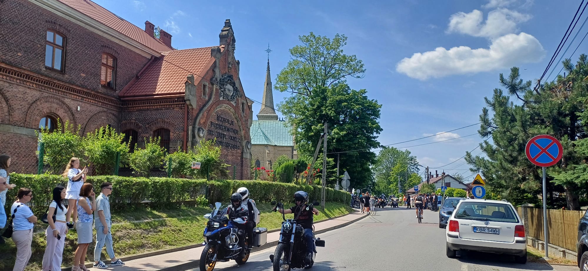 Okocim. Zjazd Motocyklowy pamięci ks. Wiesława Piei / zdjęcia i wideo
