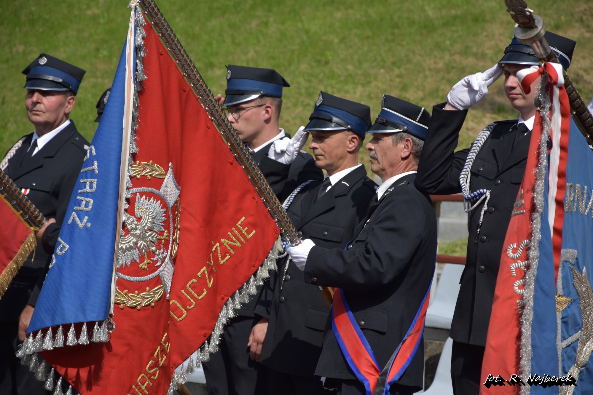 Nadanie sztandaru jednostce OSP Łysa Góra oraz powitanie lata / zdjęcia