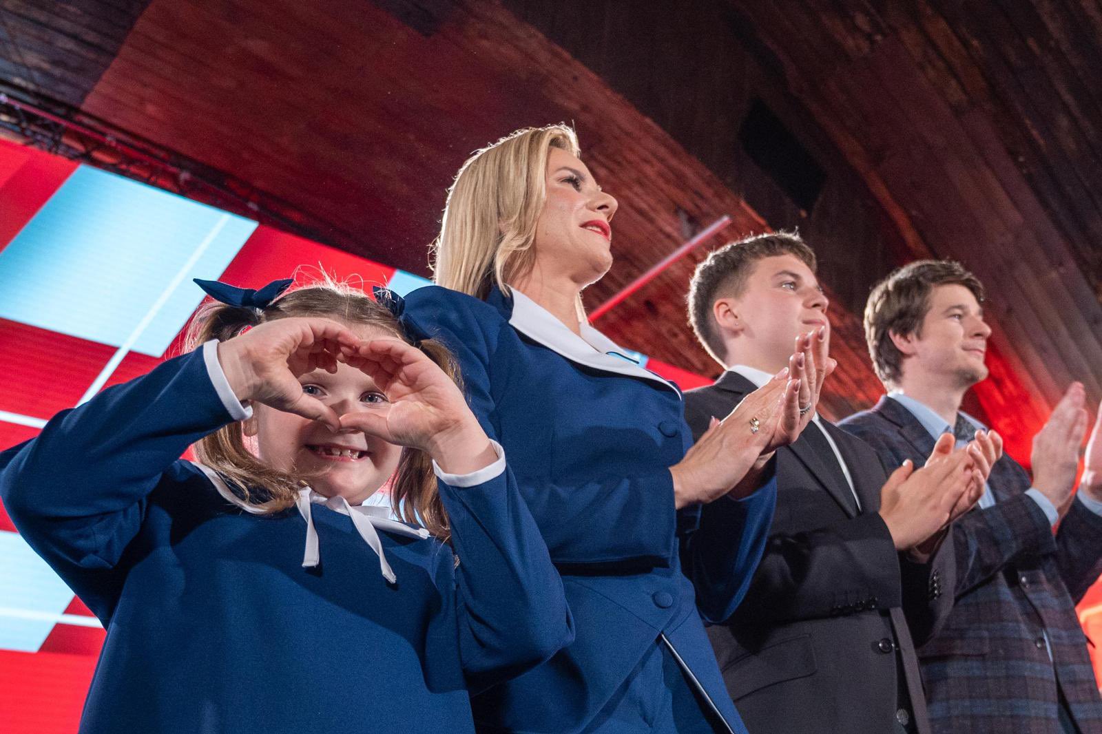 Hejt wobec córki Nawrockiego. Nauczycielka z Bochni odeszła z pracy