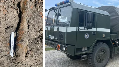 Pocisk artyleryjski moździerzowy o kalibrze 150 mm o zasięgu rażenia do 200 metrów w ziemi, samochód wojskowy - saperzy