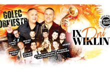 Plakat promuje wydarzenie „IX Dni Wikliny”. Na plakacie widnieją następujące informacje i elementy: Główna gwiazda: Golec uOrkiestra (duże zdjęcie i nazwa zespołu na środku plakatu). Pozostali artyści: Łukasz Lech Mateusz Mijal Maciej Nieć Dariusz Kordek Anna Sokołowska-Alabrudzińska Grażyna Brodzińska Zespół Milano Data/godzina wydarzenia: Start o godz. 15:00 (w okręgu z napisem „Wiele atrakcji!”). Lokalizacja: Wiele, Park (prawdopodobnie miejscowość Wiele w Polsce). Tło zawiera energetyczne, pomarańczowe barwy i grafiki wiklinowe, co koresponduje z nazwą imprezy. Plakat zachęca do udziału w pełnym atrakcji wydarzeniu kulturalnym z muzyką i występami na żywo.