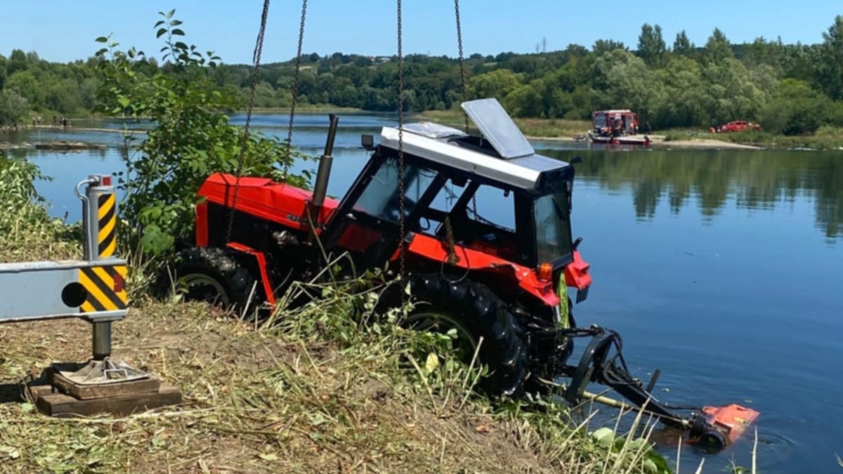 Z Dunajca wydobyto ciągnik. Niestety przez cały czas nie odnaleziono 46-letniego mężczyzny