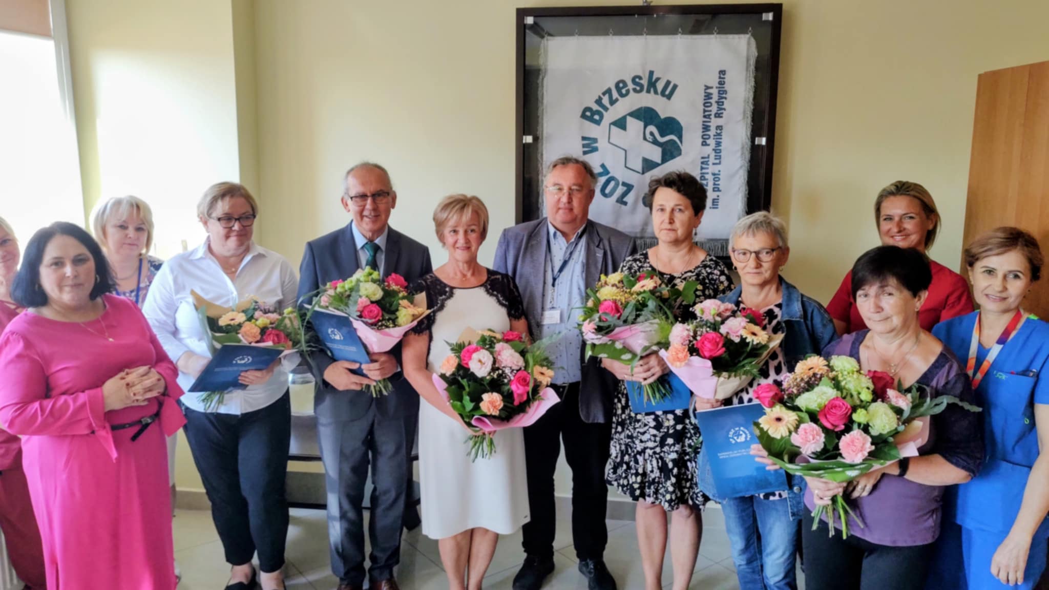 Szpital w Brzesku. Podziękowania i pożegnanie pracowników przechodzących na emeryturę